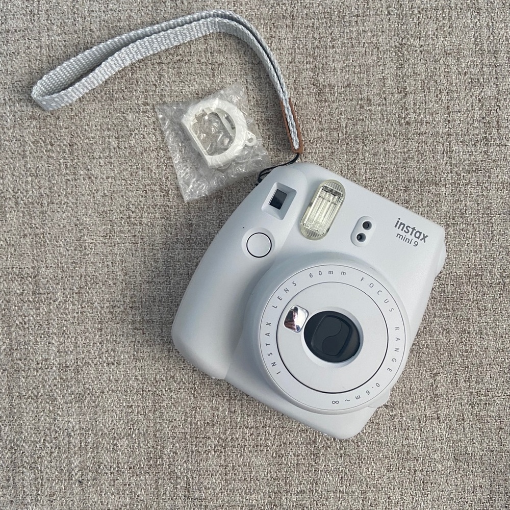 Instant camera - Picture 3 of 3